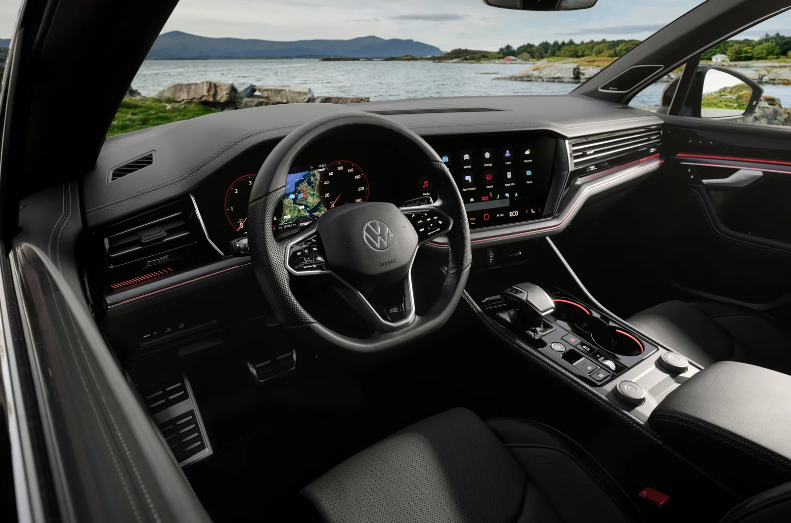 Volkswagen Touareg 2025 ra mắt Việt Nam với 2 phiên bản mới - 1755677960506