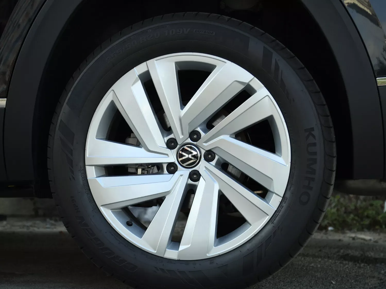 Mâm xe lớn 20 inch