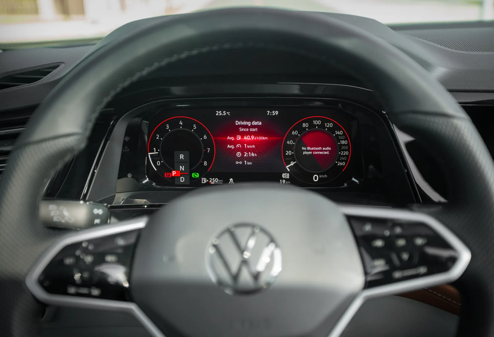 Hình minh họa: Đồng hồ kỹ thuật số hiển thị đa sắc màu + Hiển thị thông tin HUD