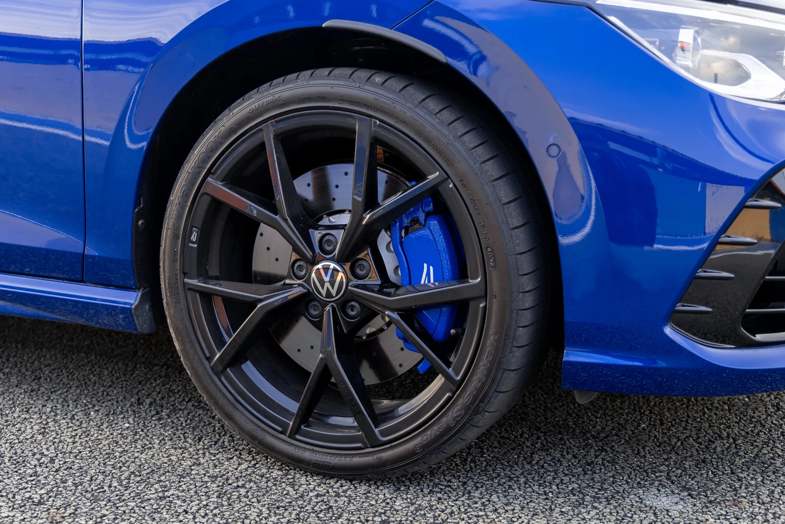 Hình ảnh minh họa: Hệ thống phanh đặc biệt phiên bản R-Performance